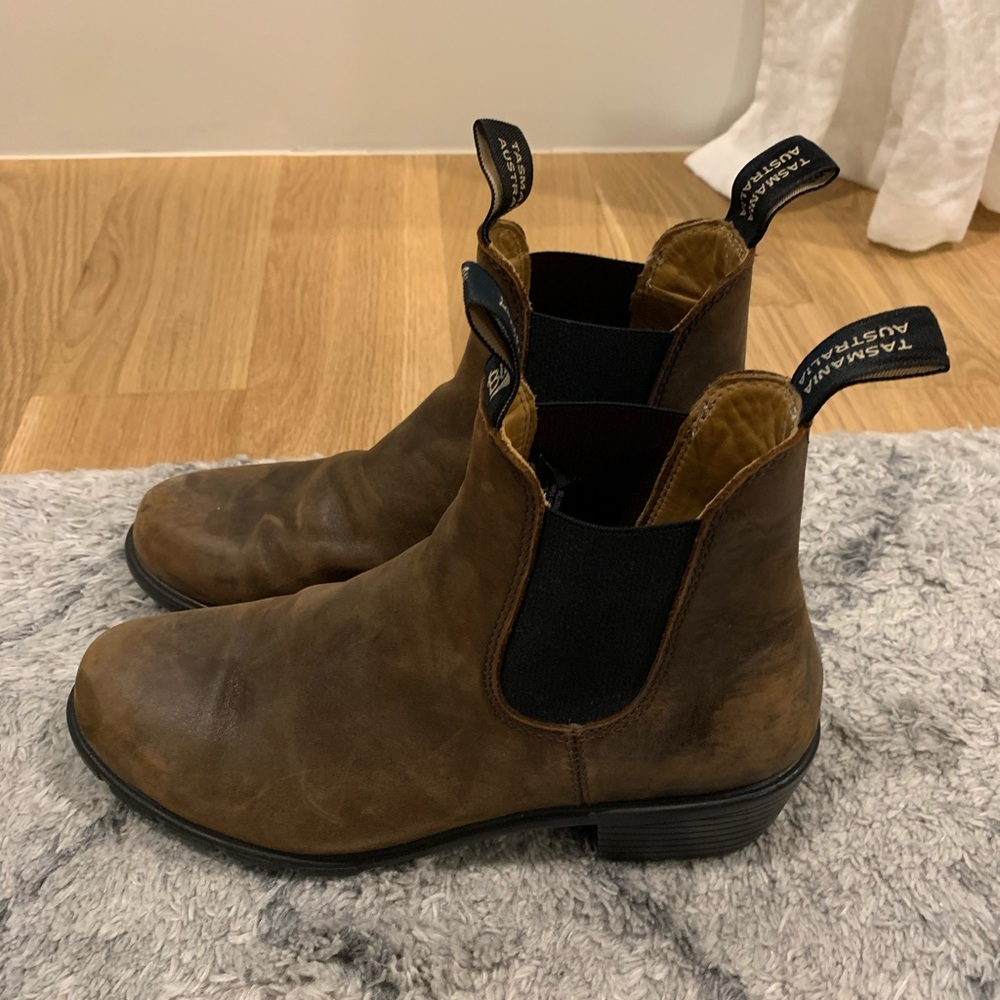 Blundstone 1674 heeled boots
